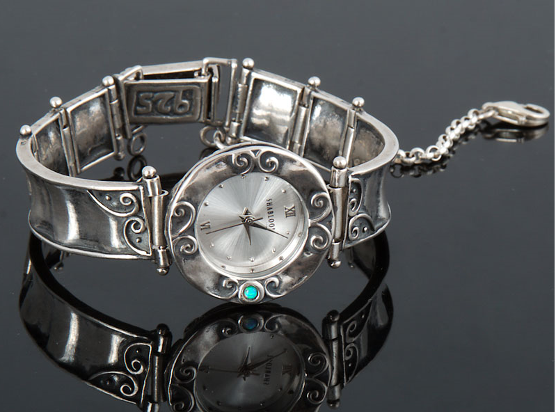 Почему популярны серебряные часы?