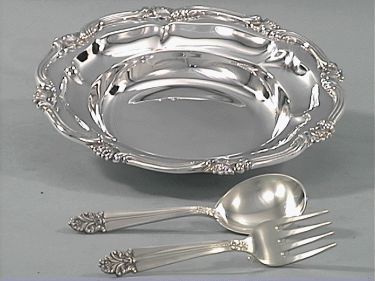 Столовая серебряная посуда для малышей