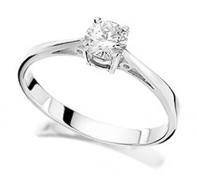 Кому следует даровать серебряное кольцо с бриллиантом?