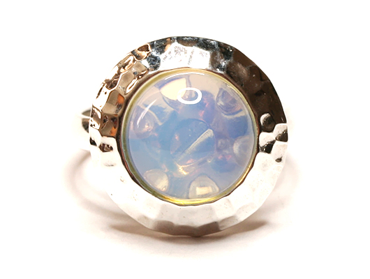 Прекрасные серебряные кольца с лунным камнем