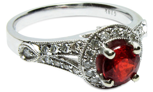Серебряное кольцо с фианитом – дешевый аналог изделия с алмазом